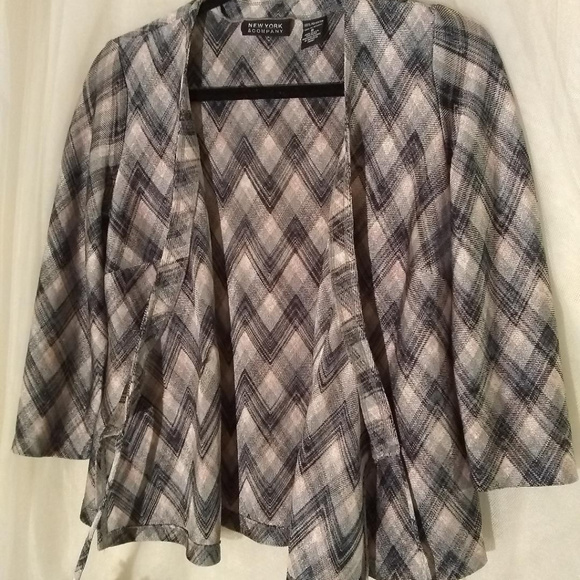 NYC Wrap Cape - Picture 3 of 4